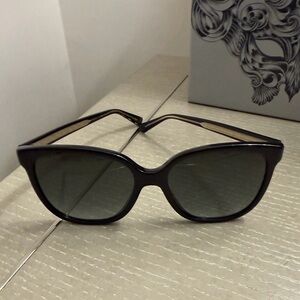 Authentic Gucci Dark-Tinted Sunglasses with certificate of authenticity COA